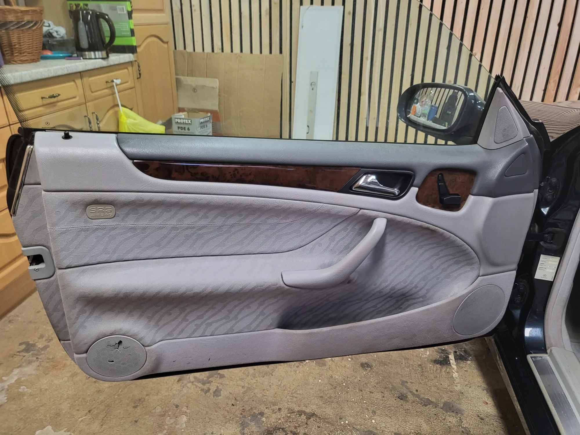 Nachher gereinigte Türverkleidung