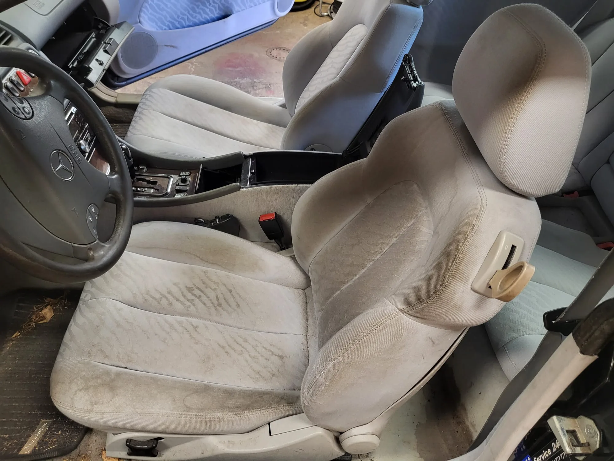 Vorher verschmutzte Sitze