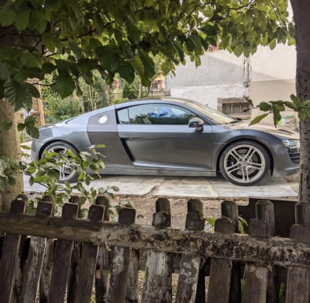 Fahrzeug mit sauberem Außenfinish